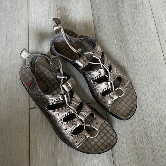 ECCO 'Jab' Women's 40 / US 9 Gladiator Toggle Bungee Comfort Sandal Metallic - Picture 3 of 5